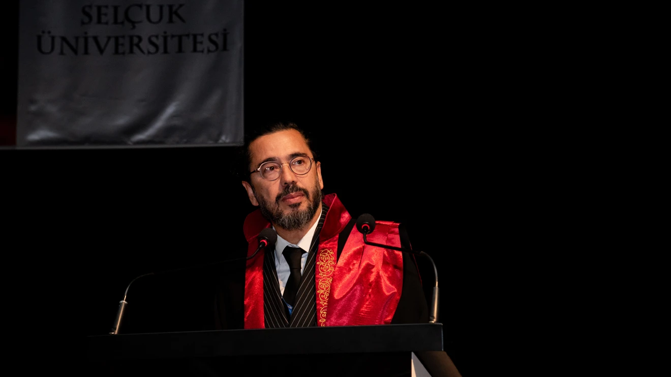 Selçuk Üniversitesinde genç hekimler diplomalarına kavuştu